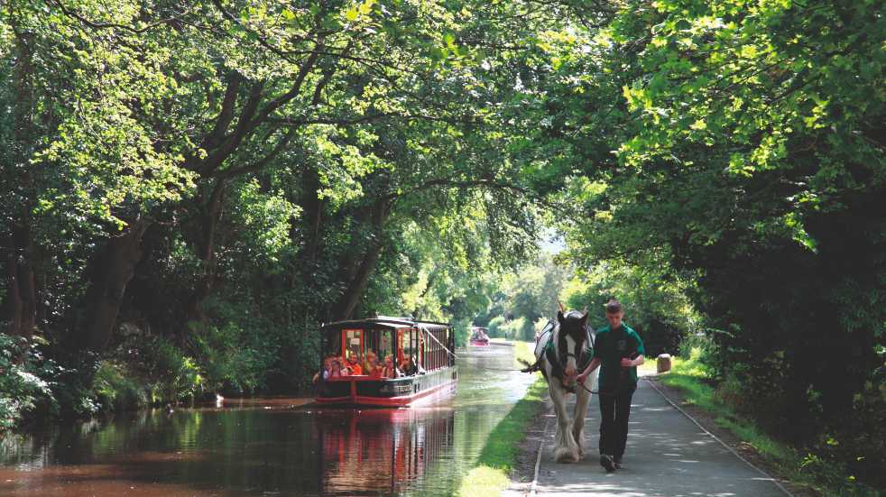 Horse drawn canal boat Llangollen canal